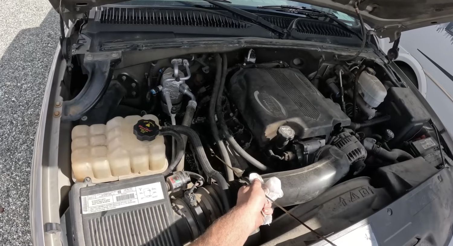 Ventura mobile mechanic at work during a service visit